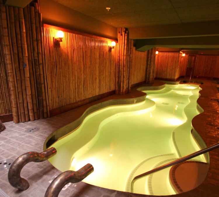 mcmenamins-crystal-hotel-soaking-pool-photo